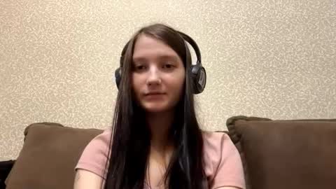 Snapshot of faustinabartosh chatting on 10-22-25, 08:14 Aurora 18yo online show from 10-22-25, 08:14