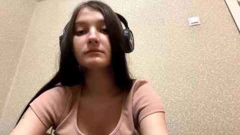 Snapshot of faustinabartosh chatting on 11-09-25, 08:23 Aurora 18yo online show from 11-09-25, 08:23