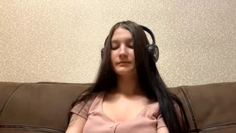 Snapshot of faustinabartosh chatting on 11-11-25, 08:25 Aurora 18yo online show from 11-11-25, 08:25