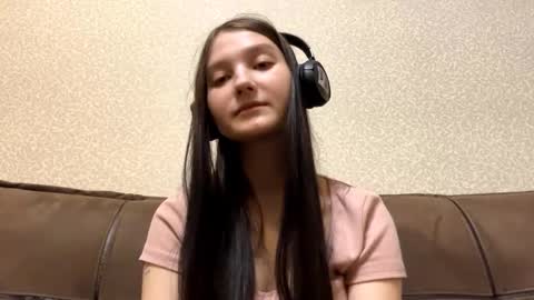 Snapshot of faustinabartosh chatting on 11-14-25, 08:46 Aurora 18yo online show from 11-14-25, 08:46