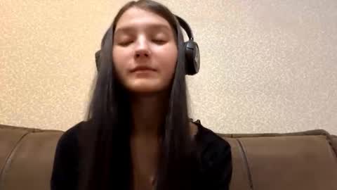 Snapshot of faustinabartosh chatting on 11-18-25, 09:25 Aurora 18yo online show from 11-18-25, 09:25