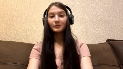 Aurora 18yo online show from 12-22-25, 09:06