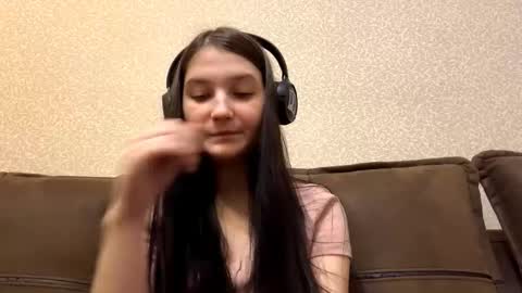 Aurora 18yo online show from 12-23-25, 09:18
