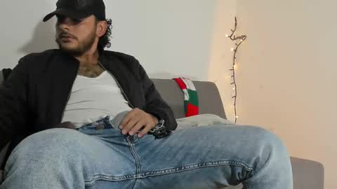 Snapshot of favid95 chatting on 01-13-25, 12:30 favid95 online show from 01-13-25, 12:30