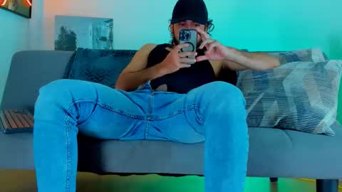 Snapshot of favid95 chatting on 10-16-25, 04:52 favid95 online show from 10-16-25, 04:52