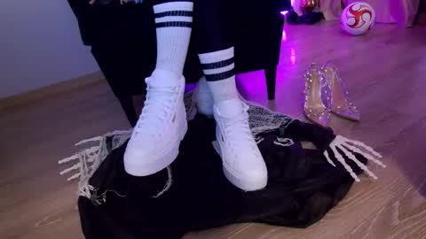 FeetVibe online show from 10-20-25, 07:20