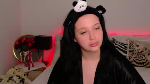 Felicia Herceg online show from 11-02-25, 05:48