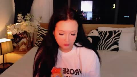 Felicia Herceg online show from 11-15-25, 07:54