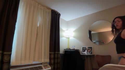 Snapshot of felinasol chatting on 10-31-25, 08:21 FelinaSol online show from 10-31-25, 08:21