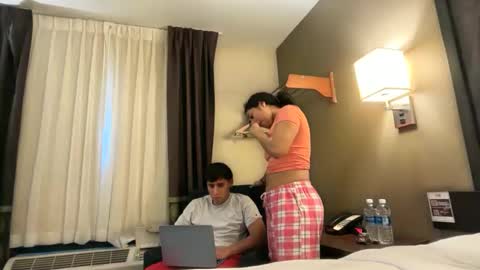 Snapshot of felinasol chatting on 12-17-25, 09:54 FelinaSol online show from 12-17-25, 09:54