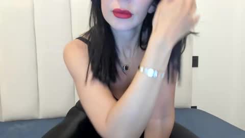 Snapshot of felinechic chatting on 03-01-25, 03:49 FelineChic online show from 03-01-25, 03:49