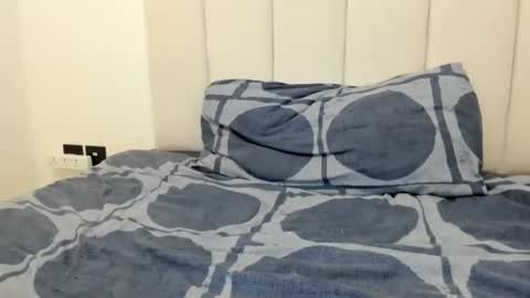 Snapshot of felinechic chatting on 03-10-25, 04:14 FelineChic online show from 03-10-25, 04:14