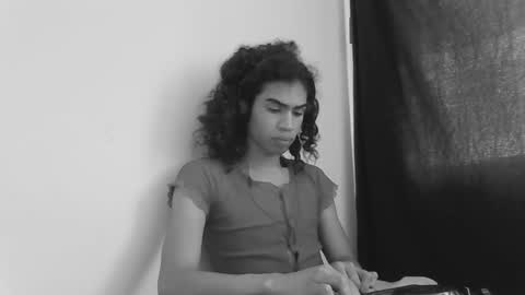 Snapshot of felinexoxo chatting on 11-26-25, 03:46 FELINE online show from 11-26-25, 03:46