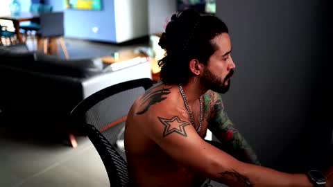 Felix Candela  online show from 02-02-25, 01:41