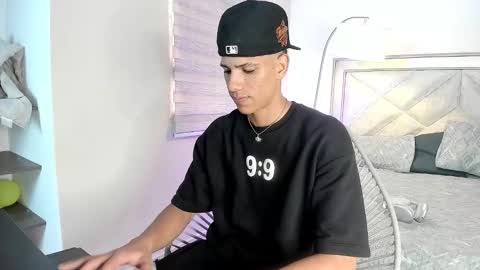 Snapshot of felix_lauren chatting on 10-28-25, 07:38 Felix online show from 10-28-25, 07:38