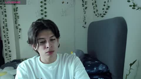 Snapshot of felix_leex chatting on 01-03-25, 06:57 Felix leex online show from 01-03-25, 06:57