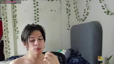 Snapshot of felix_leex chatting on 01-07-25, 06:56 Felix leex online show from 01-07-25, 06:56