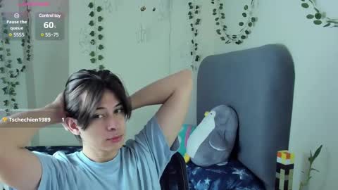 Snapshot of felix_leex chatting on 01-12-25, 01:48 Felix leex online show from 01-12-25, 01:48