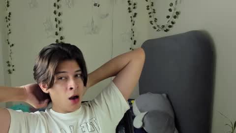 Snapshot of felix_leex chatting on 02-19-25, 11:25 Felix leex online show from 02-19-25, 11:25