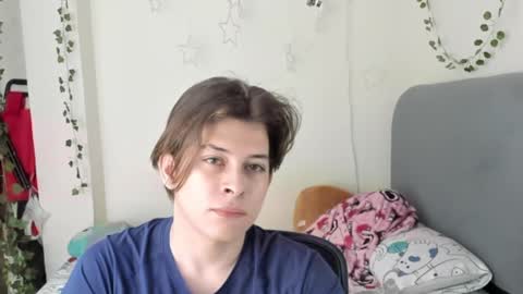 Snapshot of felix_leex chatting on 09-21-25, 07:04 Felix leex online show from 09-21-25, 07:04