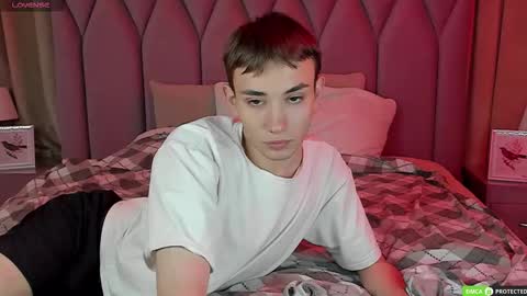 Snapshot of felixcurtis chatting on 09-13-25, 04:23 Felix online show from 09-13-25, 04:23