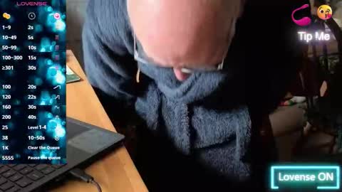 Snapshot of fellainsp8 chatting on 10-15-25, 08:03 Adam online show from 10-15-25, 08:03