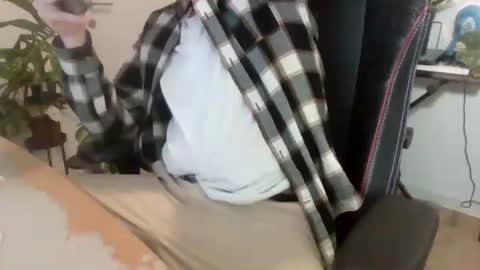 Snapshot of fem_alice_louis_dom chatting on 11-11-25, 06:52 fem_alice_louis_dom online show from 11-11-25, 06:52