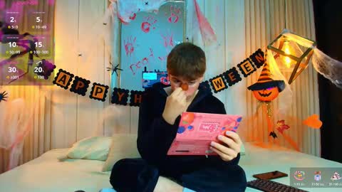 Femboy Max online show from 10-26-25, 12:55