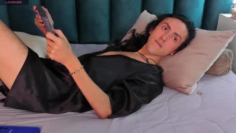 Snapshot of fenix_karoll chatting on 03-04-25, 05:24 Karol online show from 03-04-25, 05:24