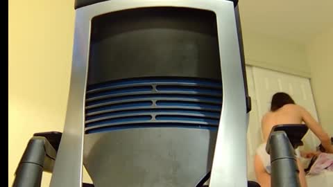 Snapshot of feralasf chatting on 11-28-25, 07:44 FE fee online show from 11-28-25, 07:44