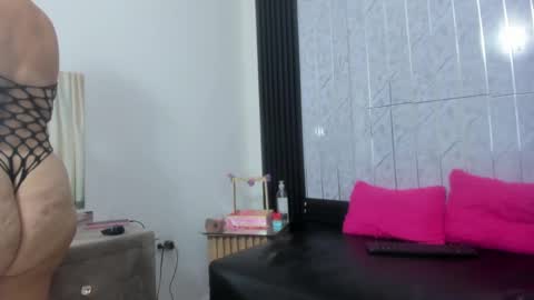 Snapshot of fernandaclar chatting on 10-09-25, 07:56 Fernandaclar online show from 10-09-25, 07:56