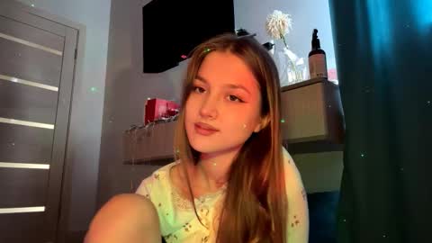 Snapshot of ferneprivatsky chatting on 09-24-25, 01:14 Alice online show from 09-24-25, 01:14