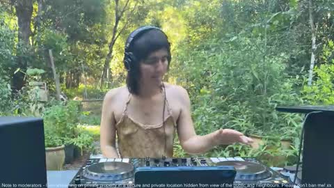 Snapshot of fernydew chatting on 11-05-25, 06:02 Fern next stream 430pm Monday PST online show from 11-05-25, 06:02