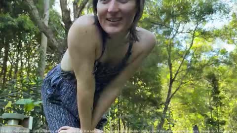 Snapshot of fernydew chatting on 11-11-25, 05:18 Fern next stream 430pm Monday PST online show from 11-11-25, 05:18