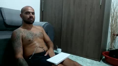 Snapshot of ferpaisa2024 chatting on 02-19-25, 02:33 insta ferxx1210 Fercho online show from 02-19-25, 02:33