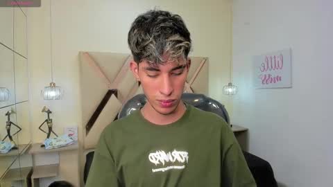 FER PHOENIX online show from 10-11-25, 04:55