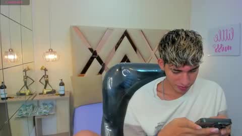 FER PHOENIX online show from 11-12-25, 03:40