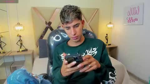 FER PHOENIX online show from 11-23-25, 03:17