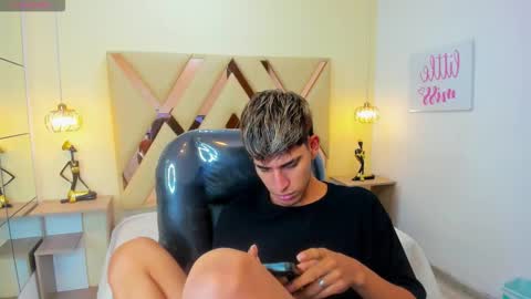 FER PHOENIX online show from 11-28-25, 03:53