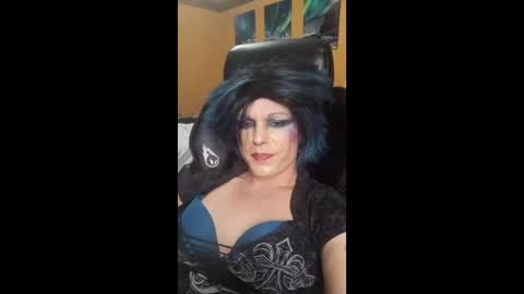 Snapshot of ferricslut chatting on 12-16-25, 11:37 Selenaironside online show from 12-16-25, 11:37