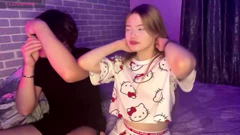 Tina and Tomas online show from 09-15-25, 03:34