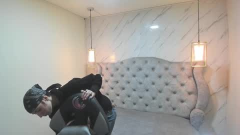   online show from 02-04-26, 12:00