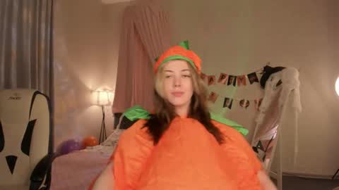 Filla online show from 10-31-25, 03:07