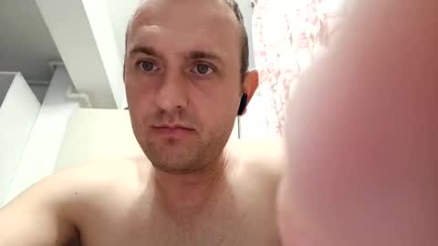 Snapshot of figonik chatting on 10-29-25, 05:42 Nick online show from 10-29-25, 05:42