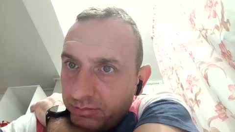 Snapshot of figonik chatting on 11-19-25, 06:24 Nick online show from 11-19-25, 06:24