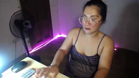 filipina_jess online show from 11-04-25, 08:52