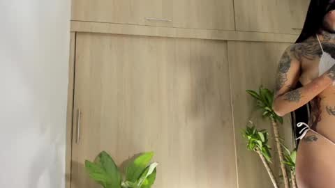 Snapshot of filletatouee chatting on 11-08-25, 12:00 filletatouee online show from 11-08-25, 12:00