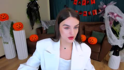 Snapshot of finalaccord chatting on 10-28-25, 10:08 Amanda online show from 10-28-25, 10:08