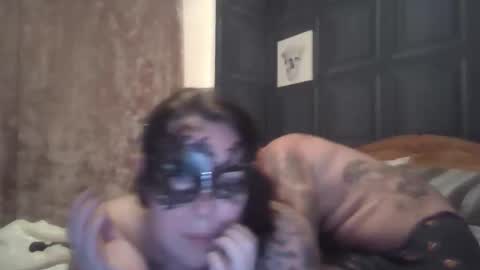 Snapshot of findmylimit2 chatting on 11-05-25, 11:27 FindOurLimit online show from 11-05-25, 11:27