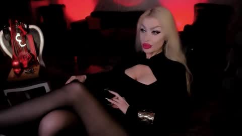 Snapshot of findom_god chatting on 11-06-25, 01:50 AlfaFemale online show from 11-06-25, 01:50